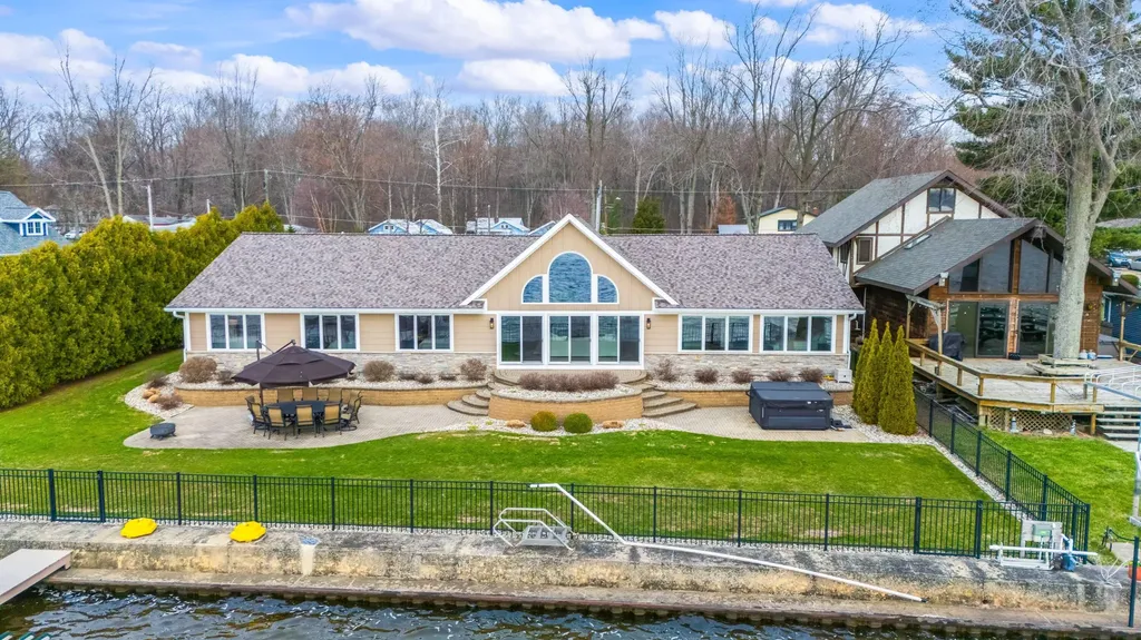 5363 Paw Paw Lake Road Coloma Charter Township MI 49038