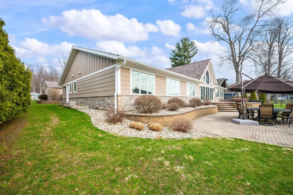 5363 Paw Paw Lake Road Coloma Charter Township MI 49038