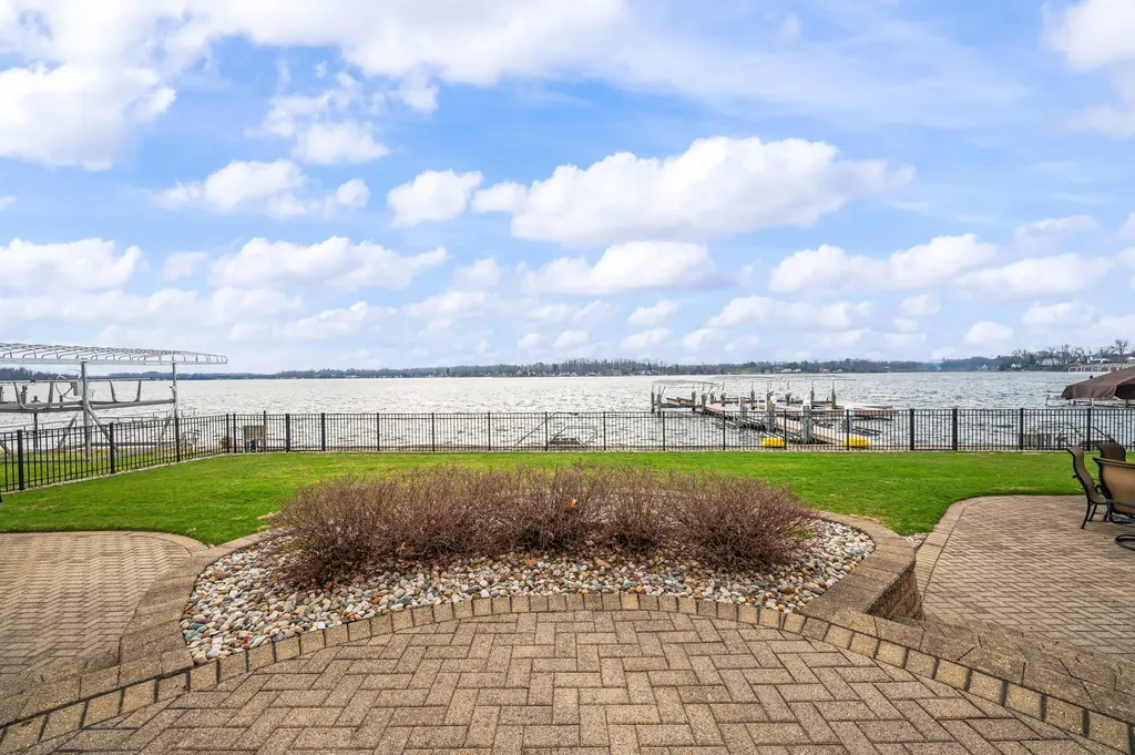 5363 Paw Paw Lake Road Coloma Charter Township MI 49038