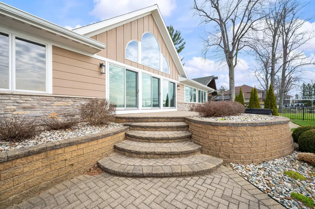 5363 Paw Paw Lake Road Coloma Charter Township MI 49038
