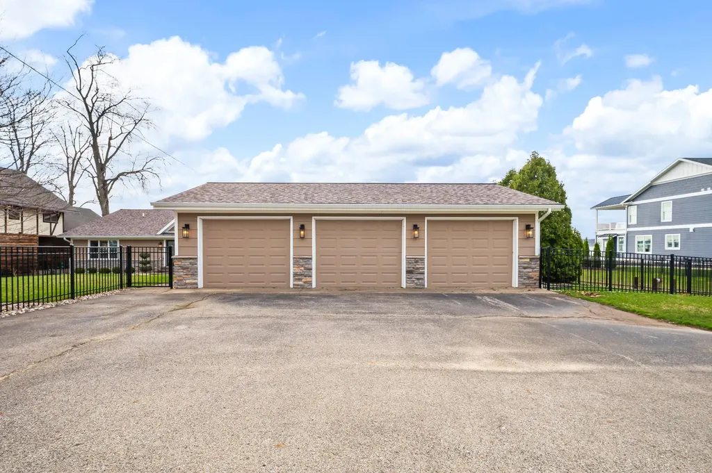 5363 Paw Paw Lake Road Coloma Charter Township MI 49038