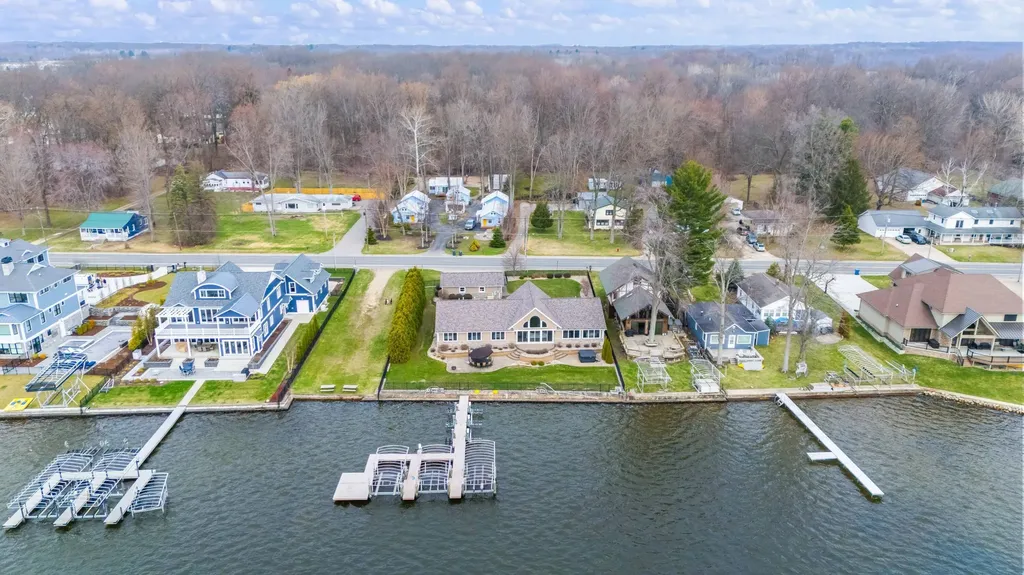 5363 Paw Paw Lake Road Coloma Charter Township MI 49038