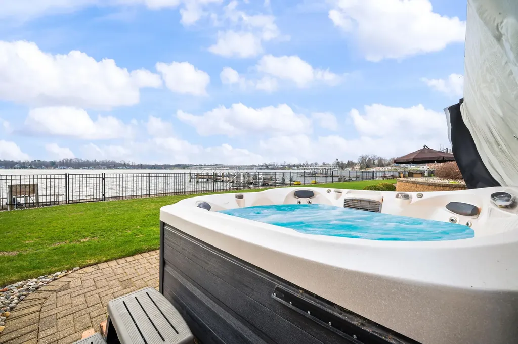 5363 Paw Paw Lake Road Coloma Charter Township MI 49038