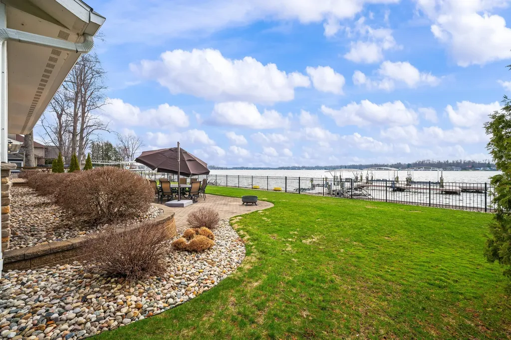 5363 Paw Paw Lake Road Coloma Charter Township MI 49038