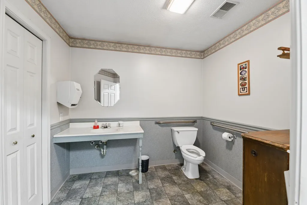 1521 E Main Street Niles City MI 49120