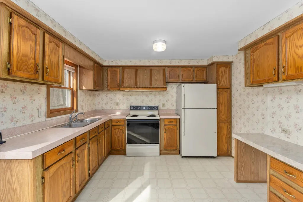 35081 Sweet Lake Drive Bloomingdale Township MI 49055