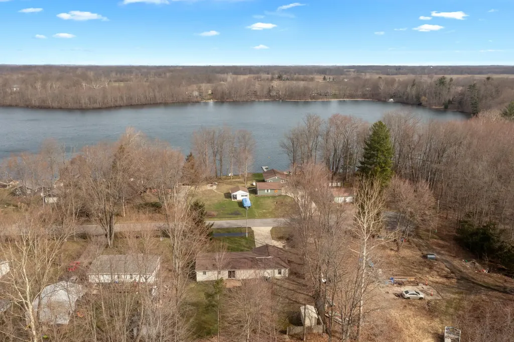 35081 Sweet Lake Drive Bloomingdale Township MI 49055