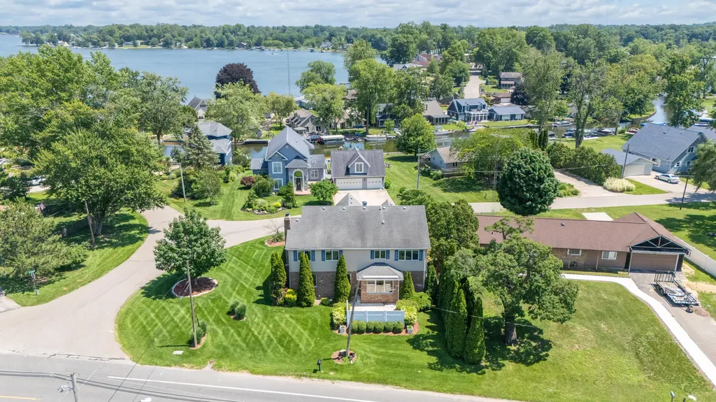 5036 Shoreview Drive Coloma Charter Township MI 49038