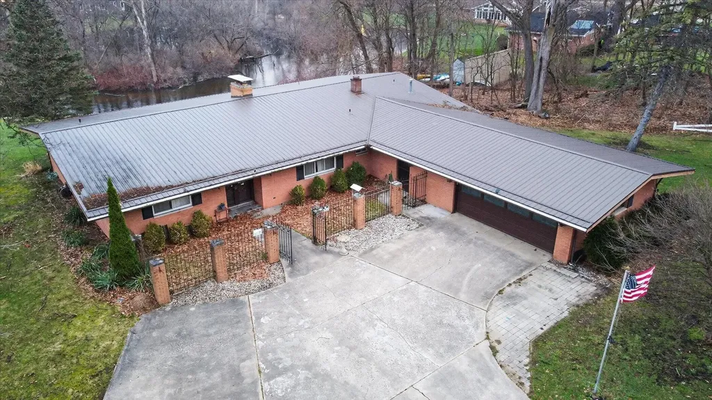 70506 Sunrise Drive Ontwa Township MI 49112