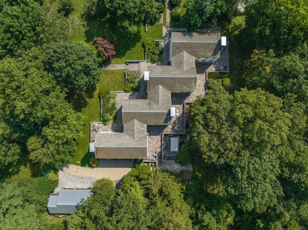 15360 Lakeshore Road Chikaming Township MI 49116