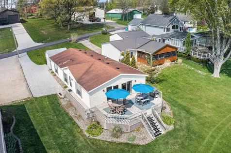 16853 Lakeview Drive Penn Township MI 49095