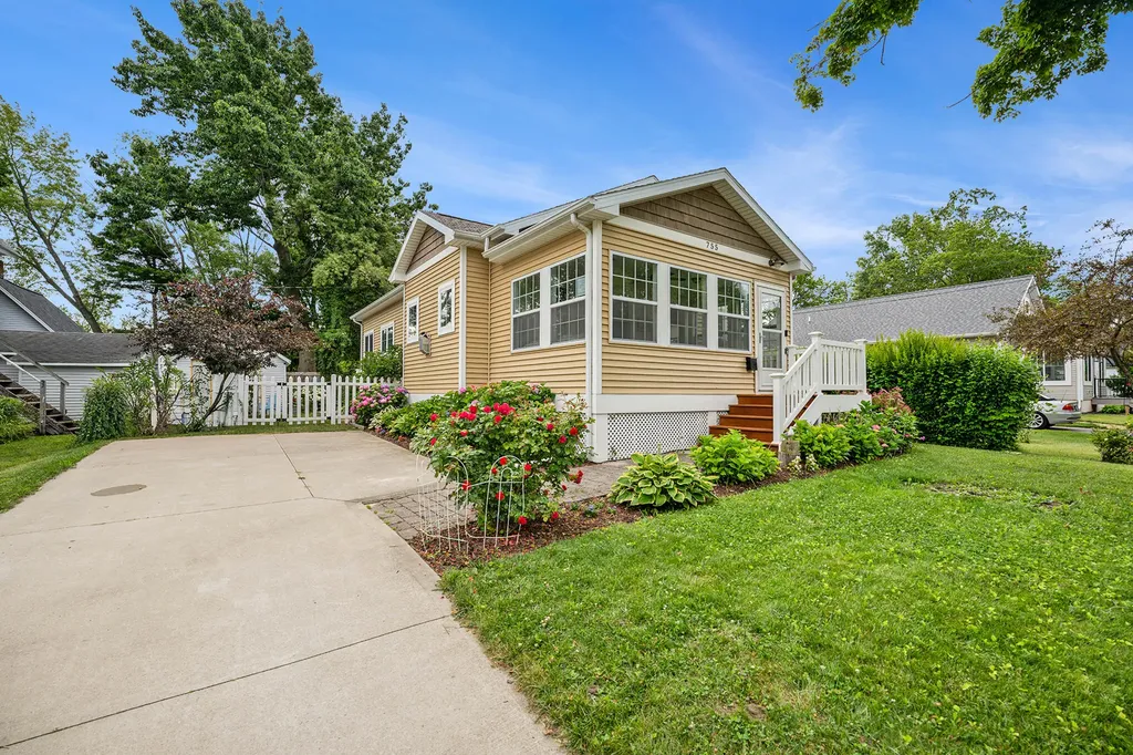 755 Indiana Avenue South Haven City MI 49090