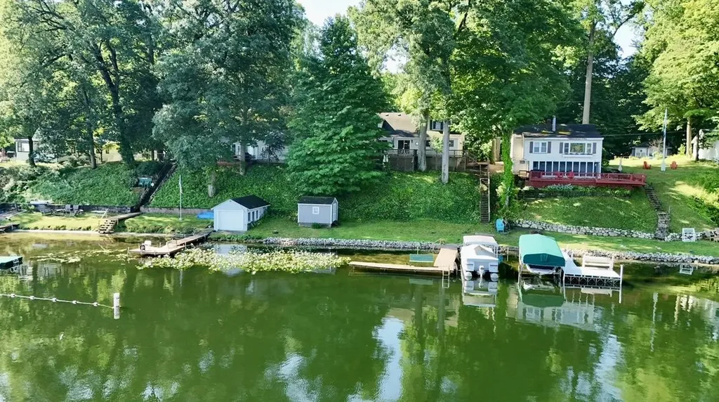 15891 Lakeview Drive Buchanan Township MI 49107