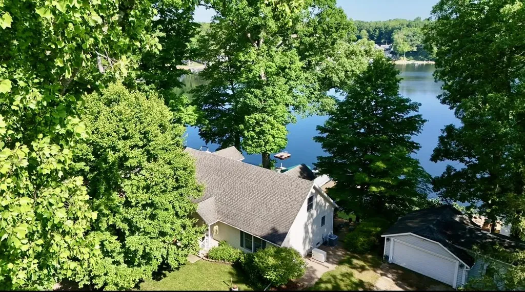 15891 Lakeview Drive Buchanan Township MI 49107