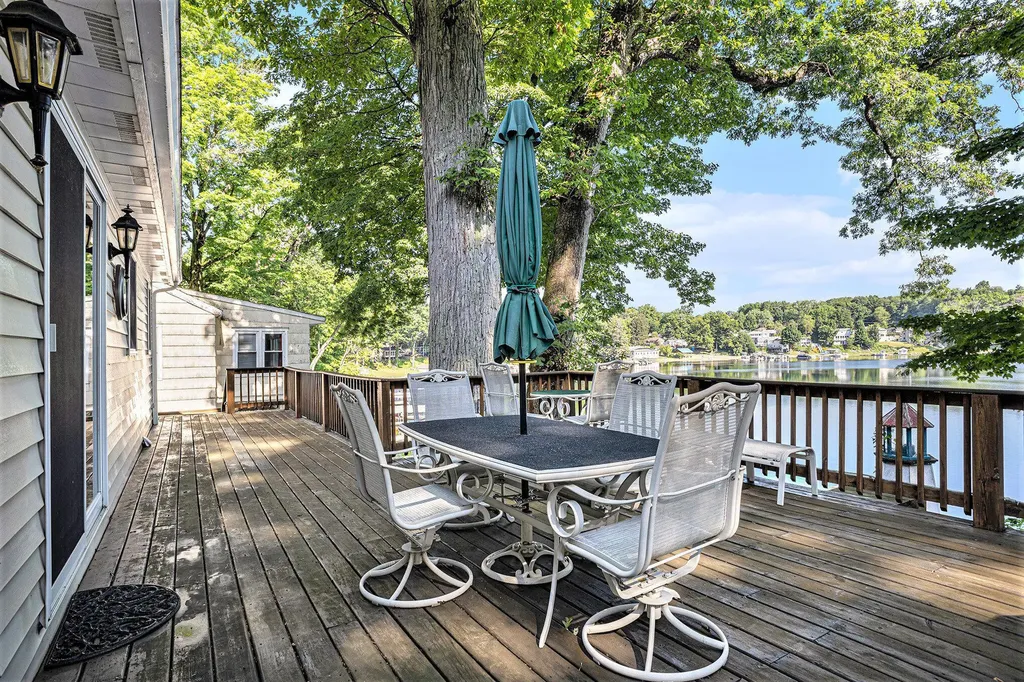 15891 Lakeview Drive Buchanan Township MI 49107