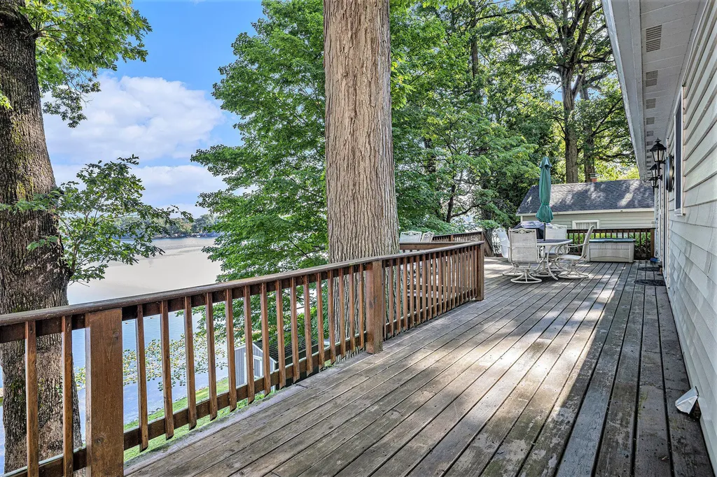 15891 Lakeview Drive Buchanan Township MI 49107