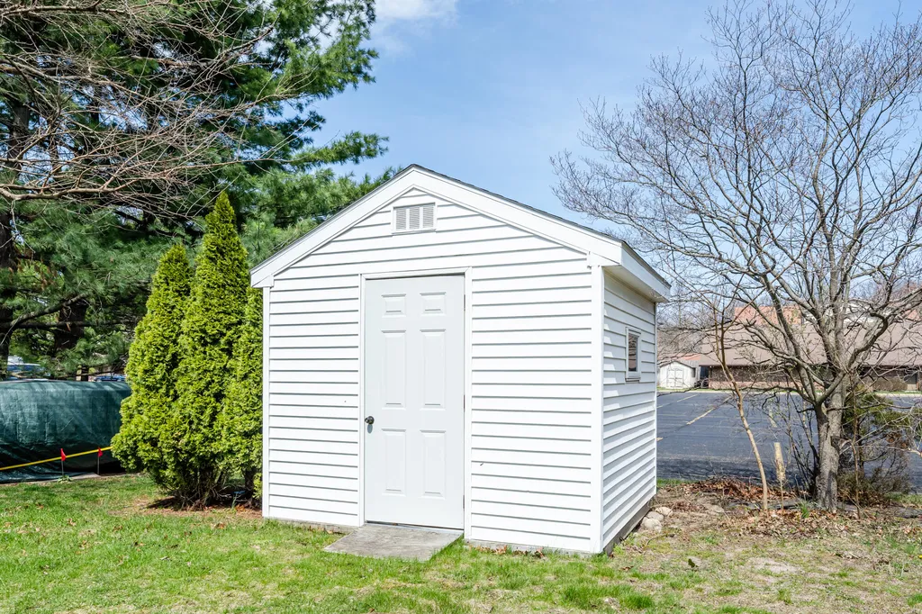1375 Catherine Circle Lincoln Charter Township MI 49085
