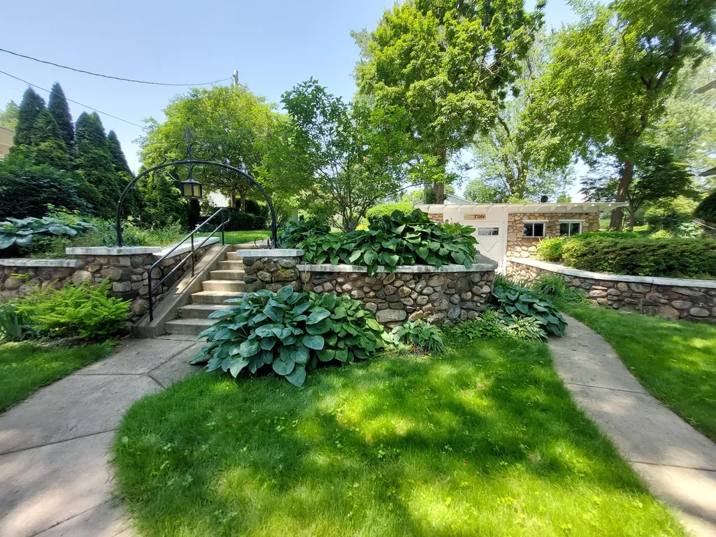 23675 N Shore Drive Ontwa Township MI 49112