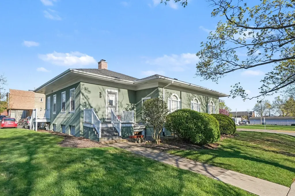 624 Phoenix Street South Haven City MI 49090
