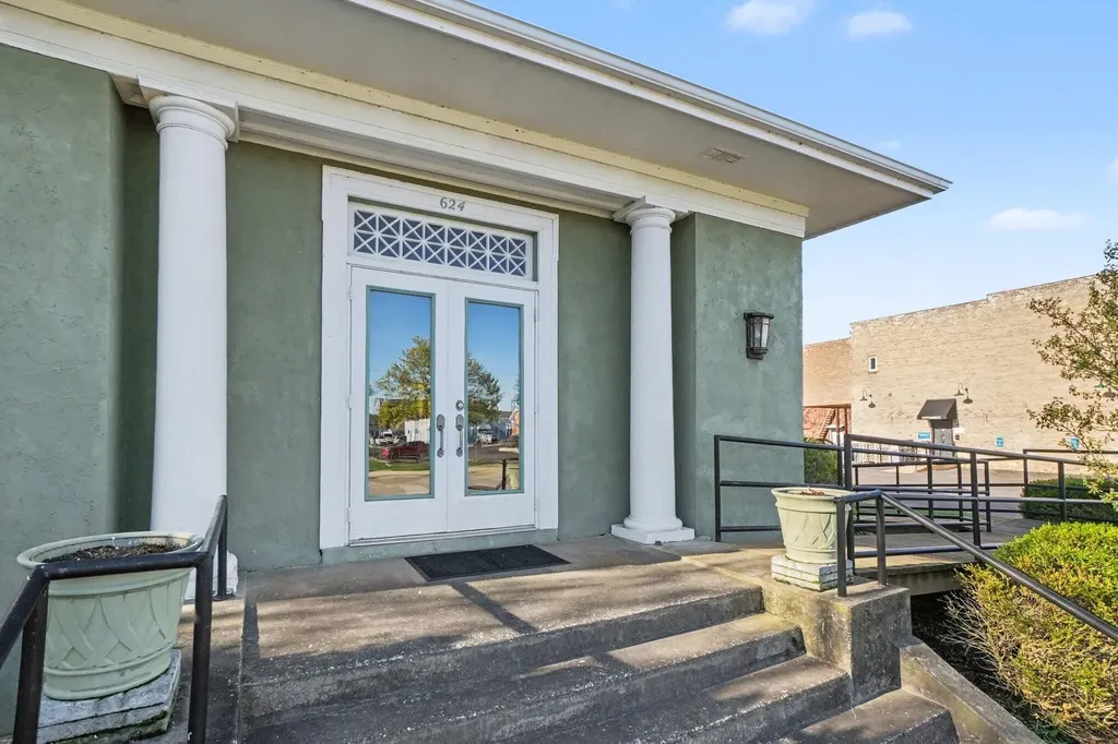 624 Phoenix Street South Haven City MI 49090