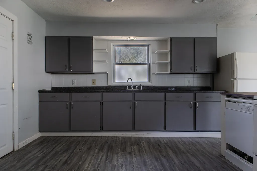 409 S Haver Street Hartford City MI 49057