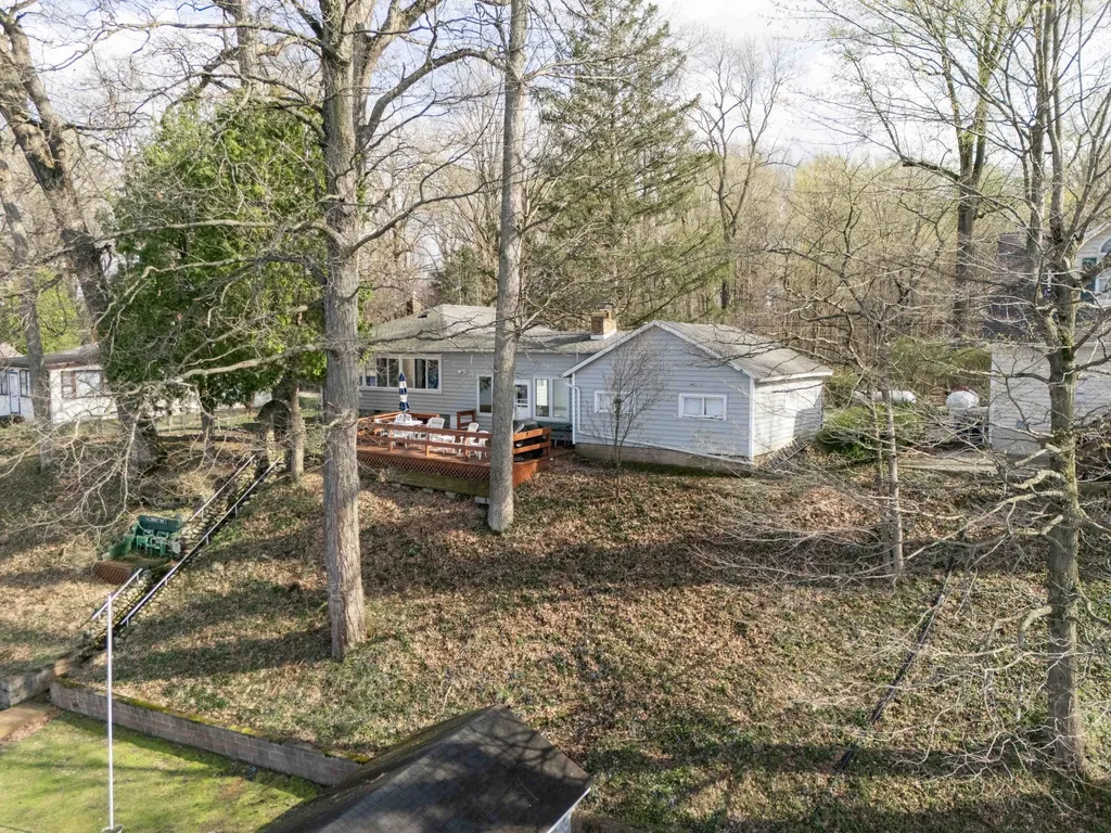 15899 Lakeview Drive Buchanan Township MI 49107