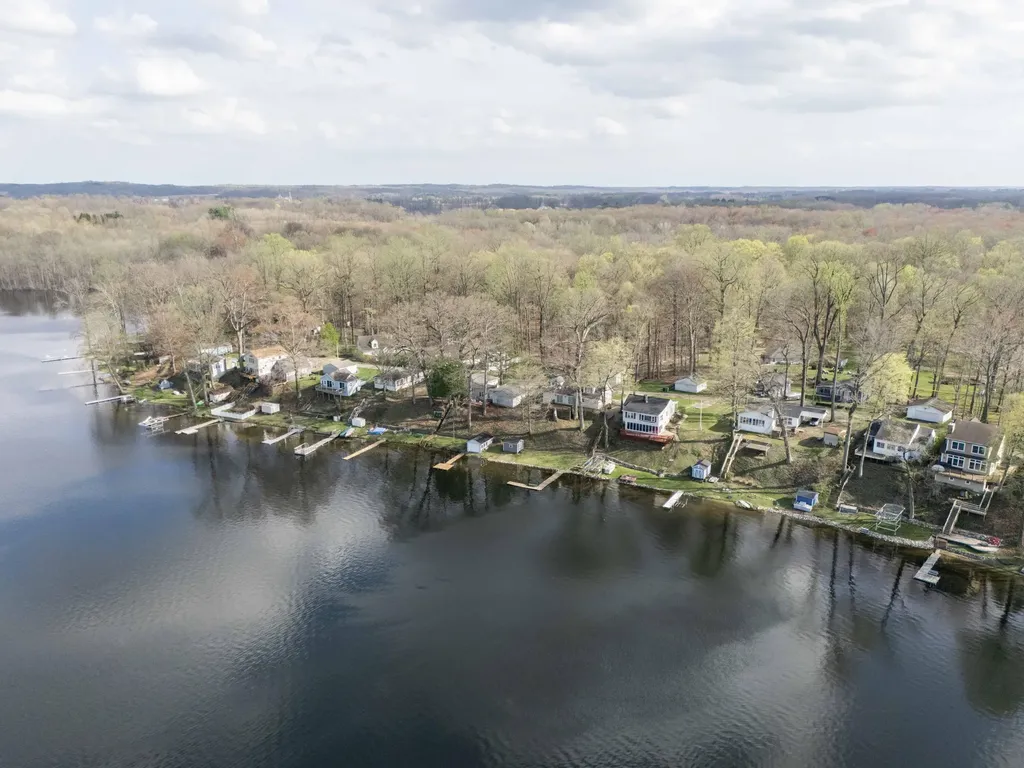 15899 Lakeview Drive Buchanan Township MI 49107