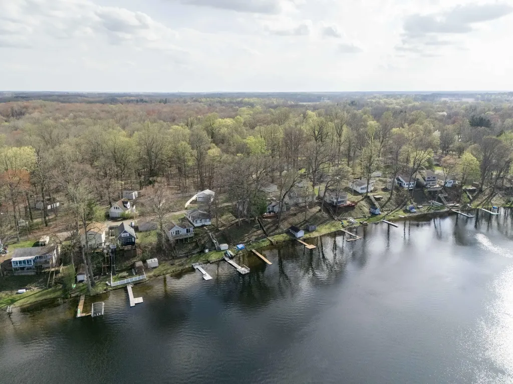15899 Lakeview Drive Buchanan Township MI 49107