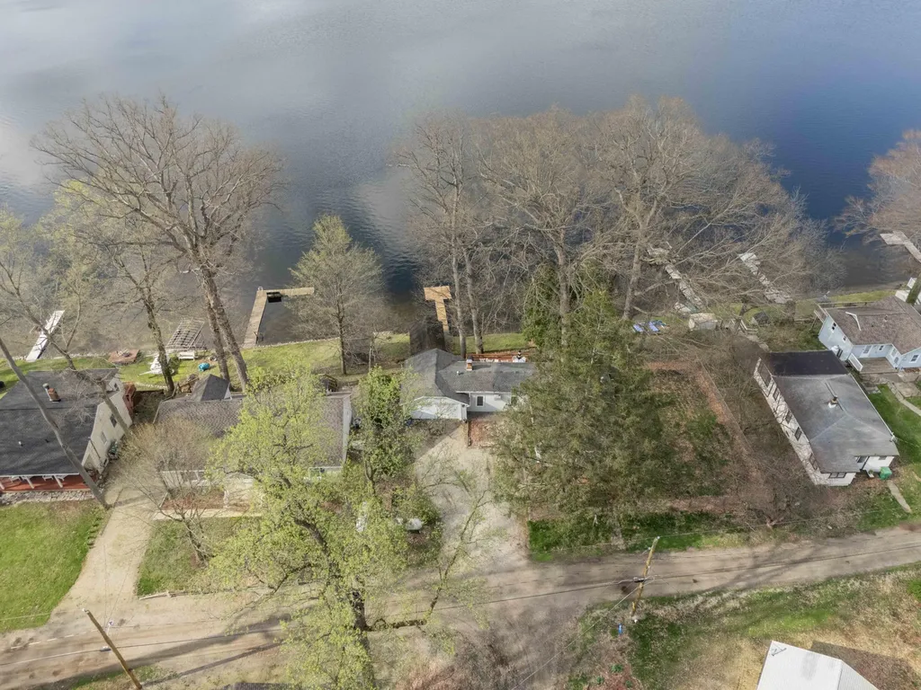 15899 Lakeview Drive Buchanan Township MI 49107