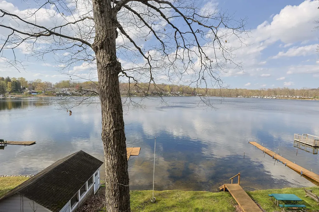 15899 Lakeview Drive Buchanan Township MI 49107