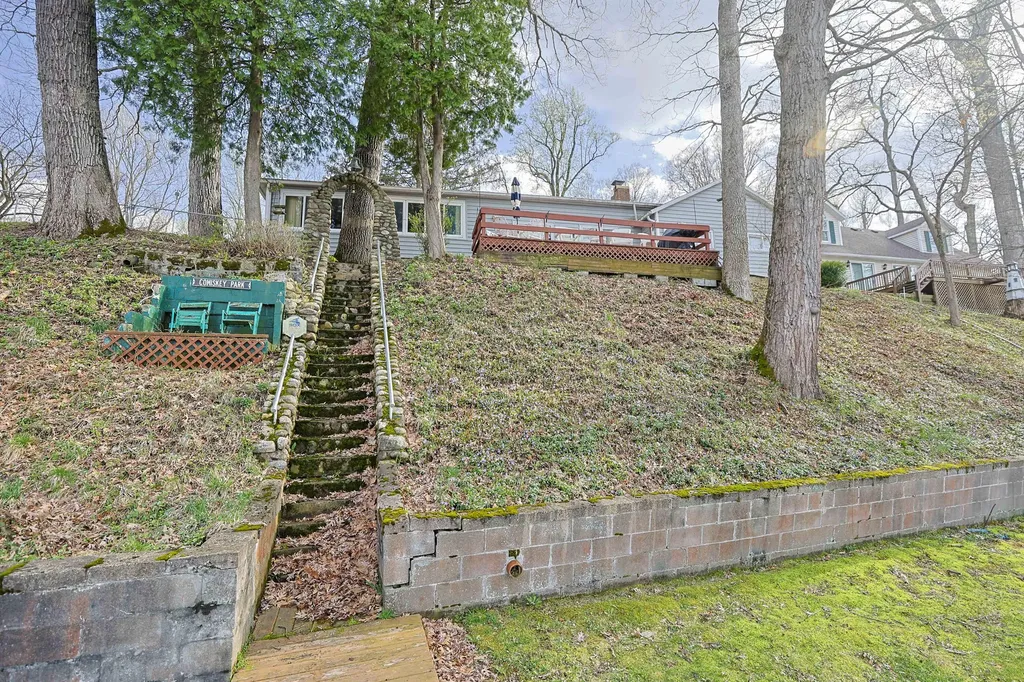 15899 Lakeview Drive Buchanan Township MI 49107