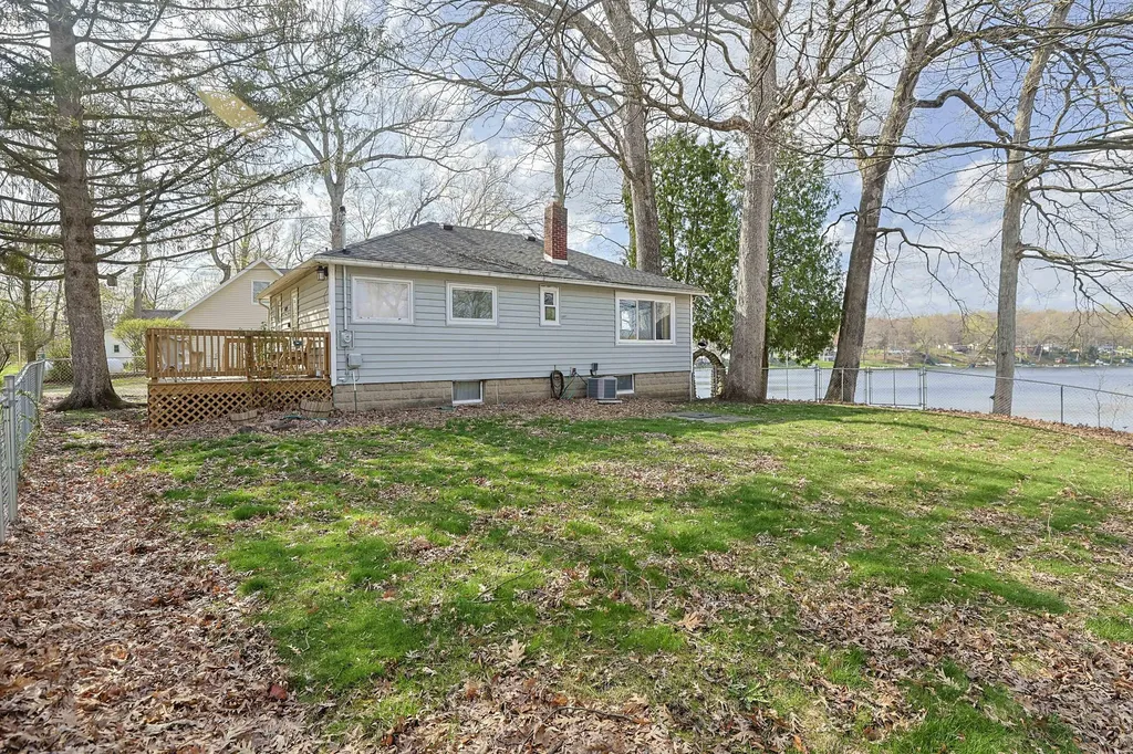 15899 Lakeview Drive Buchanan Township MI 49107