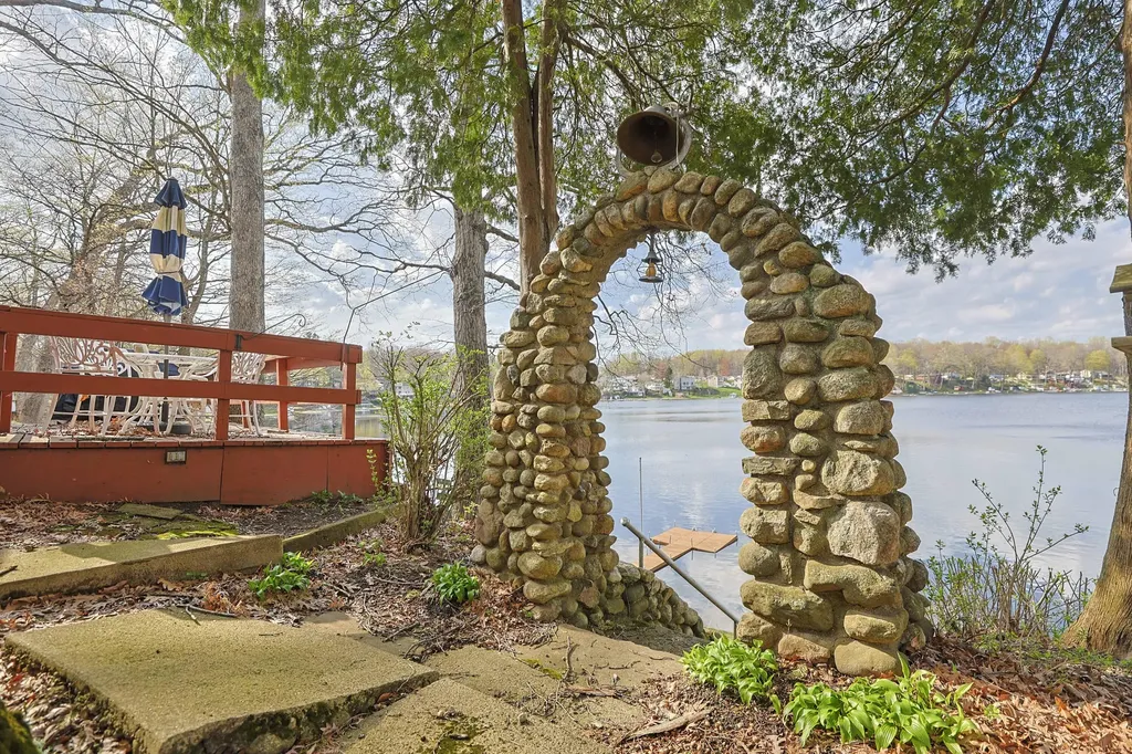 15899 Lakeview Drive Buchanan Township MI 49107