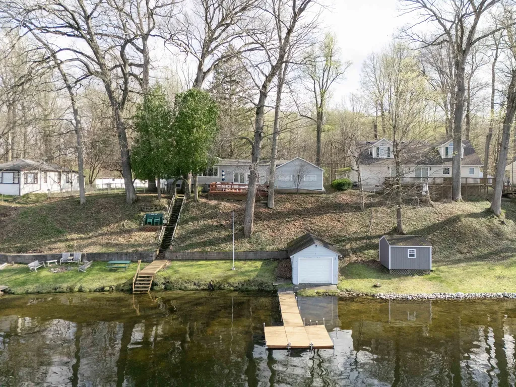 15899 Lakeview Drive Buchanan Township MI 49107