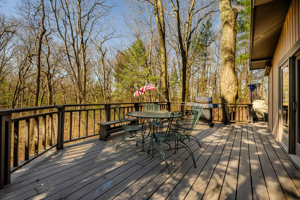 28310 Shorewood Drive Covert Township MI 49043