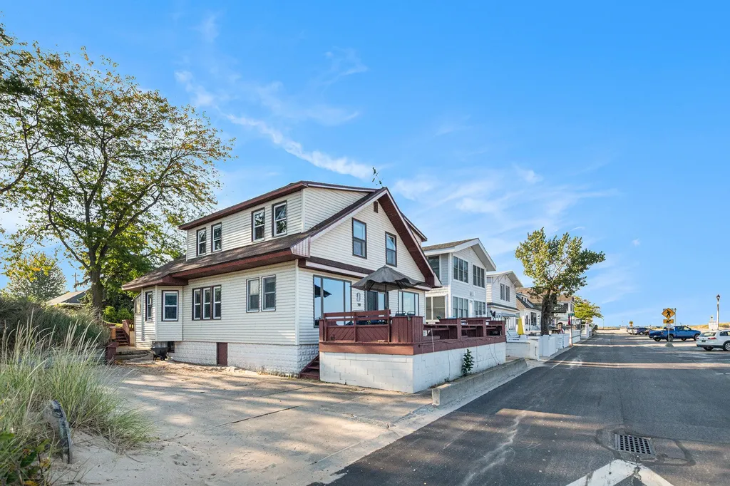 30 Lakeshore Drive South Haven City MI 49090