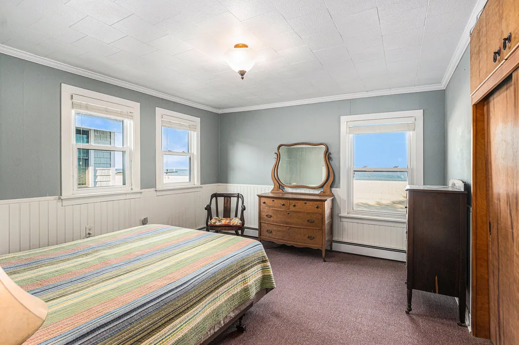 30 Lakeshore Drive South Haven City MI 49090