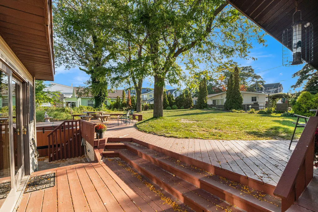 30 Lakeshore Drive South Haven City MI 49090