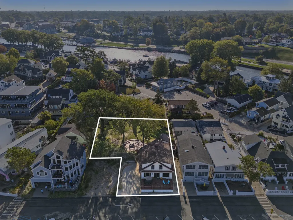 30 Lakeshore Drive South Haven City MI 49090