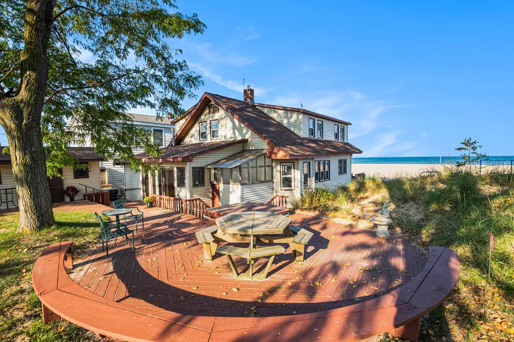 30 Lakeshore Drive South Haven City MI 49090