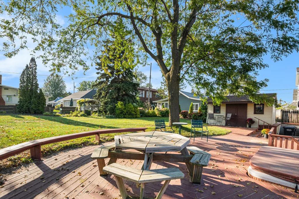 30 Lakeshore Drive South Haven City MI 49090