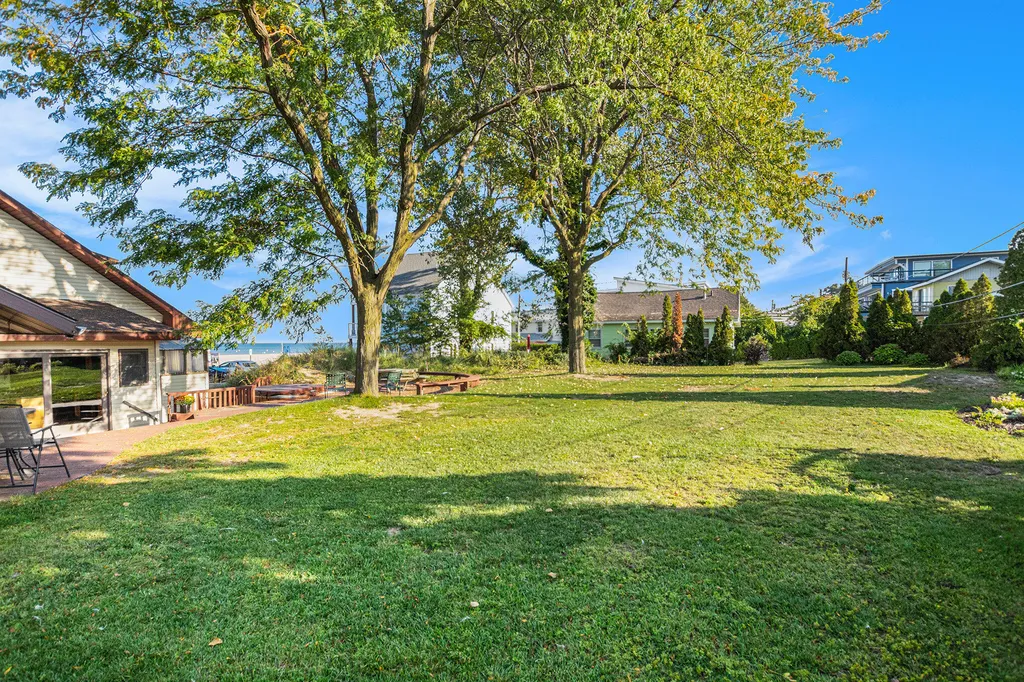 30 Lakeshore Drive South Haven City MI 49090
