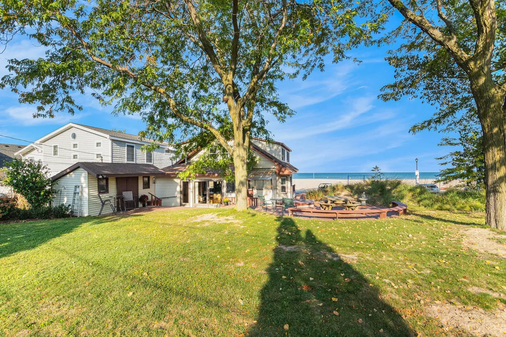 30 Lakeshore Drive South Haven City MI 49090