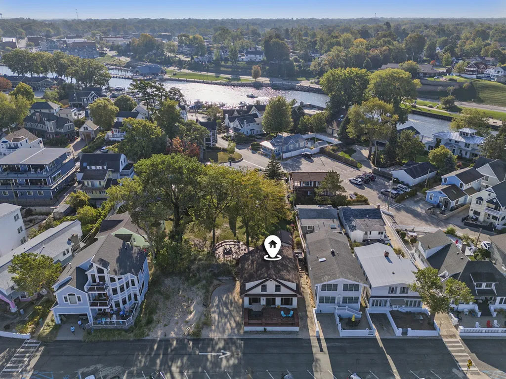 30 Lakeshore Drive South Haven City MI 49090
