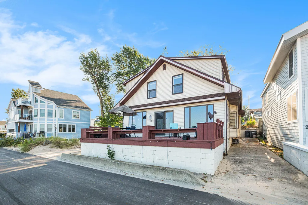30 Lakeshore Drive South Haven City MI 49090
