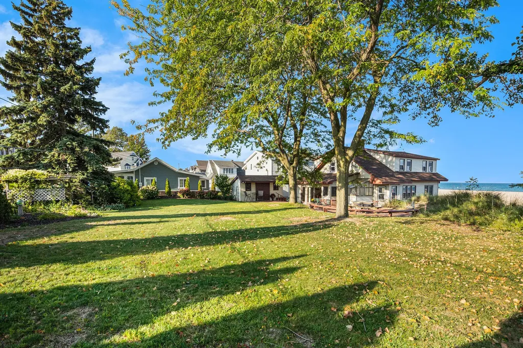 30 Lakeshore Drive South Haven City MI 49090
