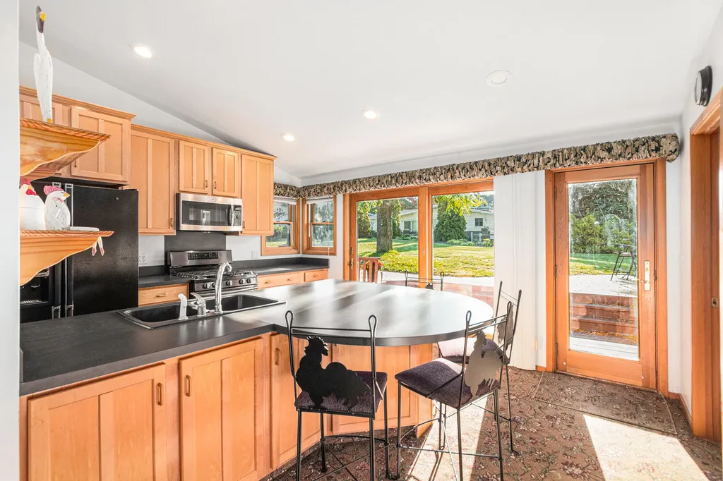 30 Lakeshore Drive South Haven City MI 49090