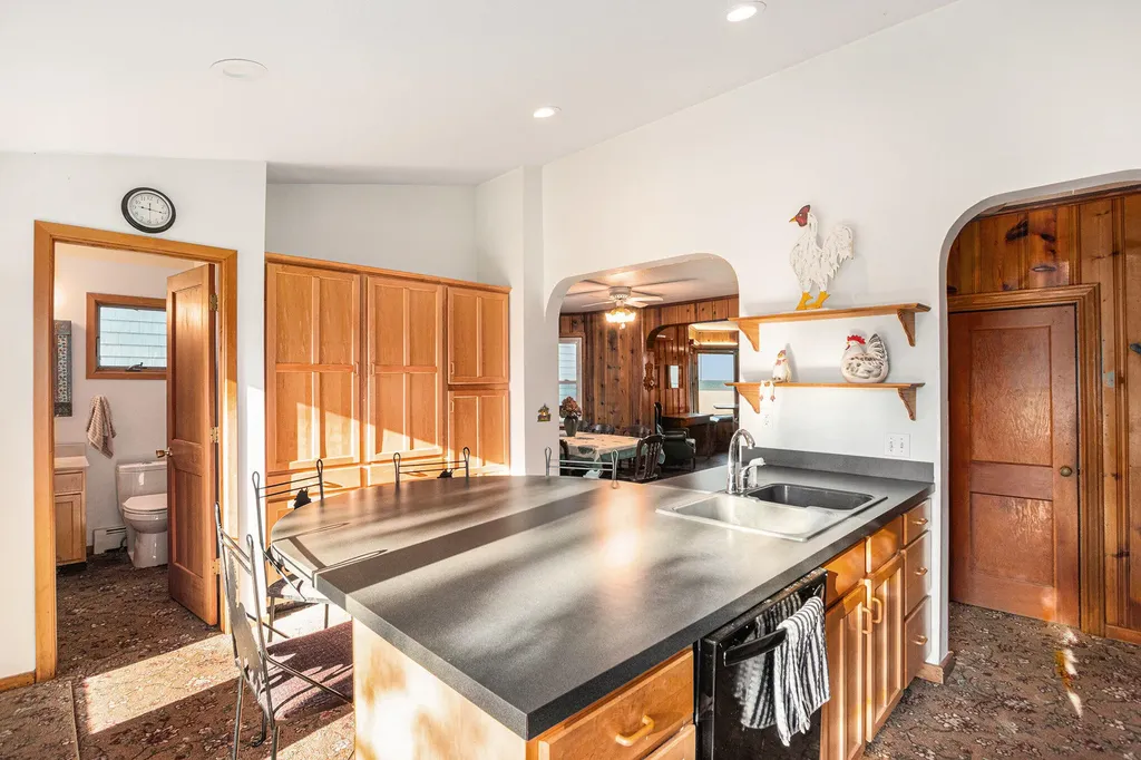 30 Lakeshore Drive South Haven City MI 49090
