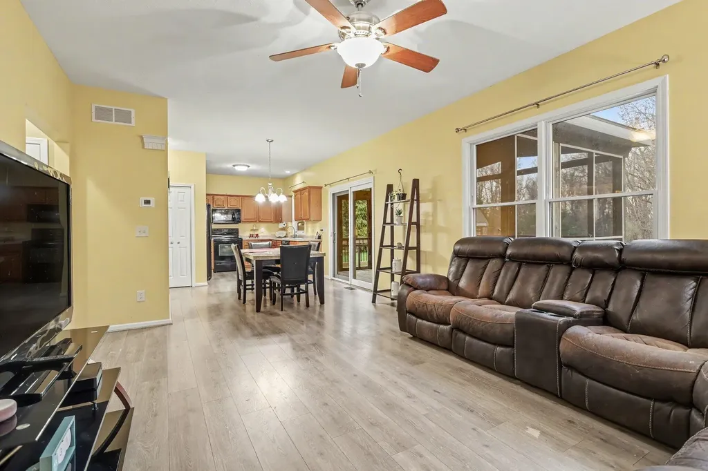 2233 Suncrest Breeze Oronoko Charter Township MI 49103
