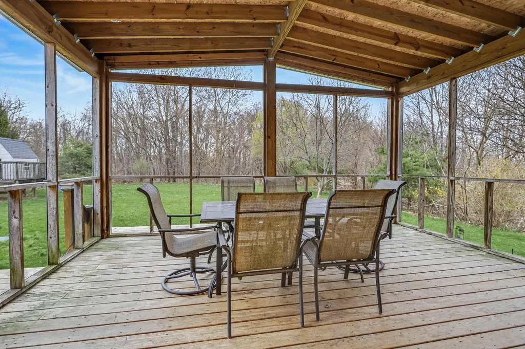2233 Suncrest Breeze Oronoko Charter Township MI 49103